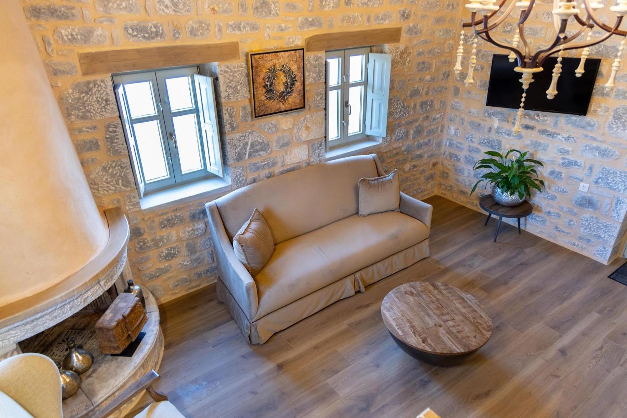 Akrolithi Guesthouse Karavostásion Eksteriør billede